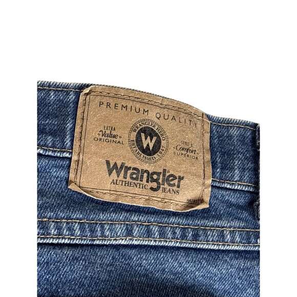 Wrangler Mens Authentic Regular Fit Blue Denim Jeans 46x30 Straight Leg - Picture 4 of 5